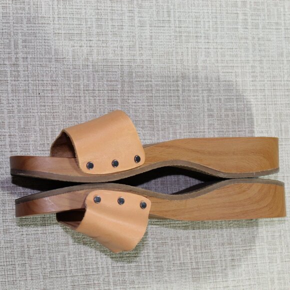 Splendid Wooden Body Leather Strapped Sandals - Picture 3 of 6